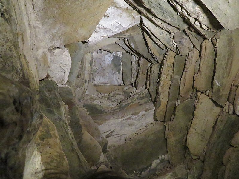 File:Corbelled ceiling of Newgrange passage tomb.jpg