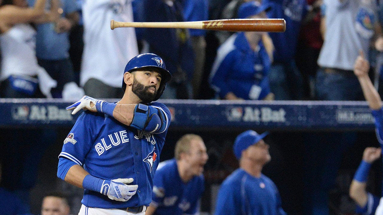 Bautista flips, Morales seals deal in top GIFs | MLB.com