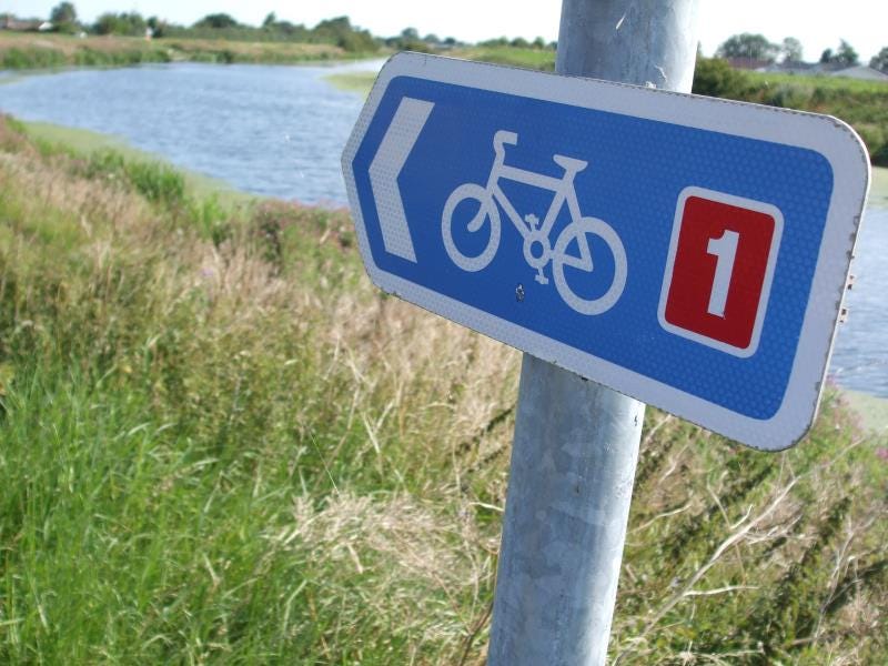 Thatta way to the cycling around Britain books!