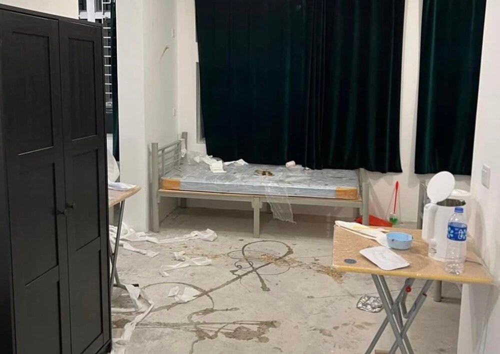 https://www.thestandard.com.hk/breaking-news/section/4/188236/Quarantine-'sh*tshow'-as-isolated-inmate-paints-the-town-brown