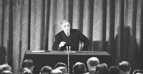 "Hier, De Gaulle nous apprenait à nous méfier aujourd'hui de la politique étrangère des Américains"