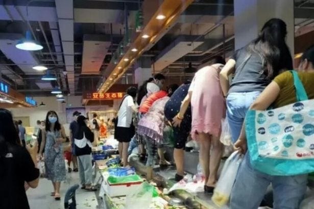 People seen clambering over eachother in a supermarket in Chengdu, Sichuan