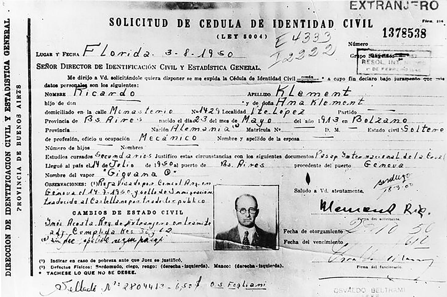 La solicitud de Cédula de Identidad de Eichmann bajo el nombre de Ricardo Klement.