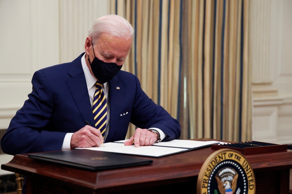 Biden anula proibição de Trump de transgêneros nas Forças Armadas | Mundo |  G1
