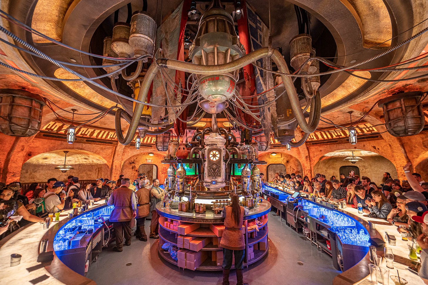 Oga's Cantina Reservation Tips for Star Wars: Galaxy's Edge at Disneyland