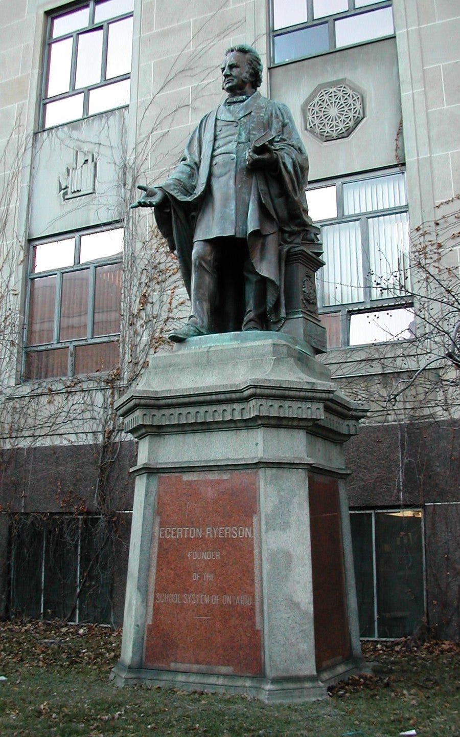 The statue in 2005