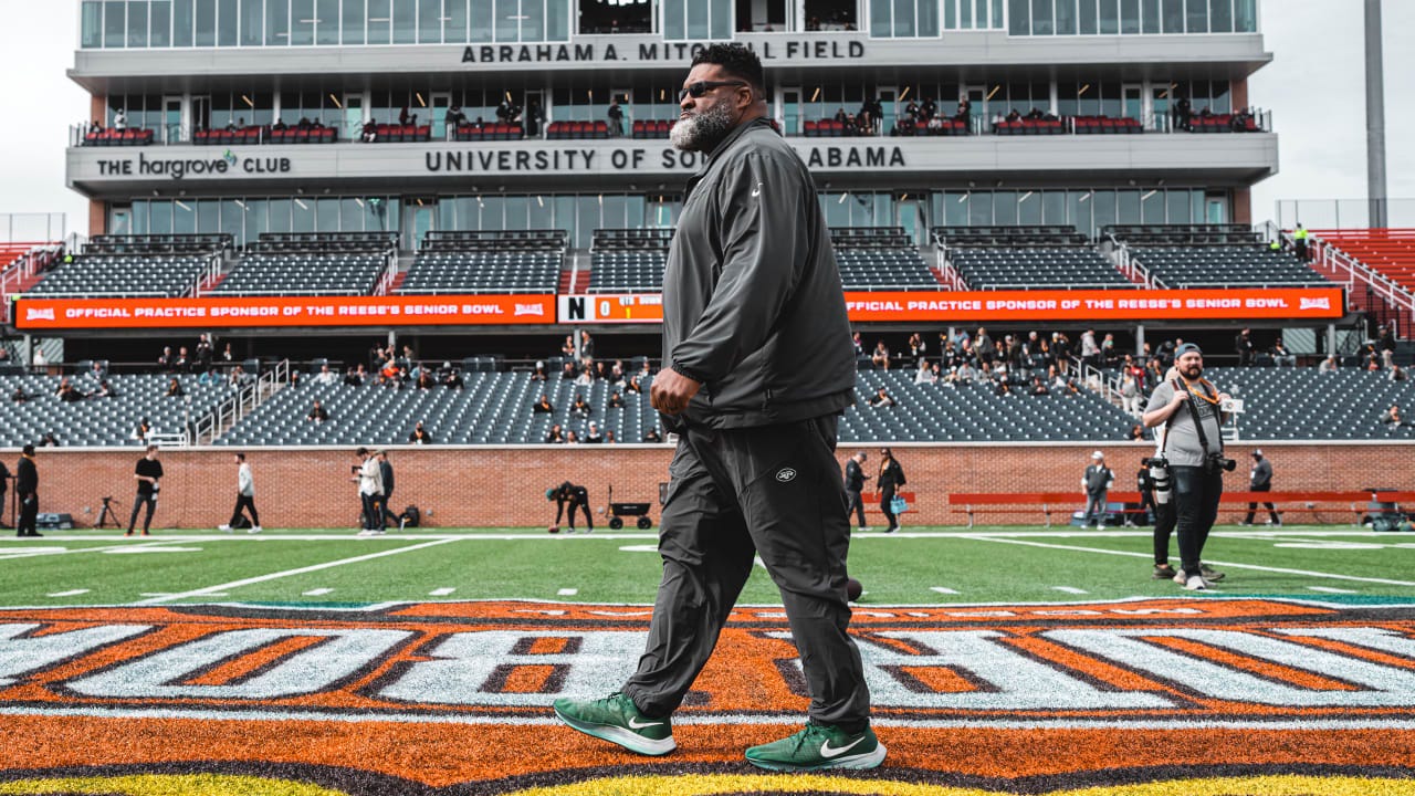 At the Senior Bowl, a Familiar Role for Jets TEs Coach Ron Middleton
