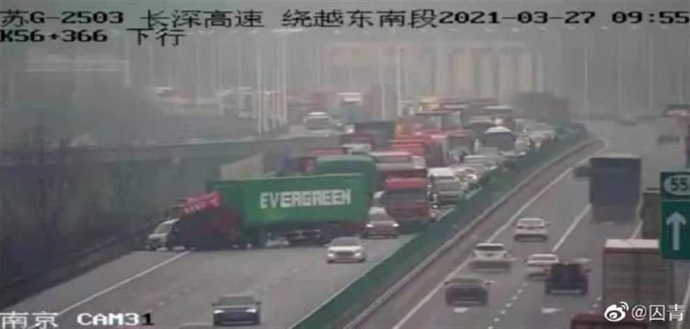 After Evergreen ship blocking Suez canal, now Evergreen truck blocking  highway in taiwan too : Wellthatsucks