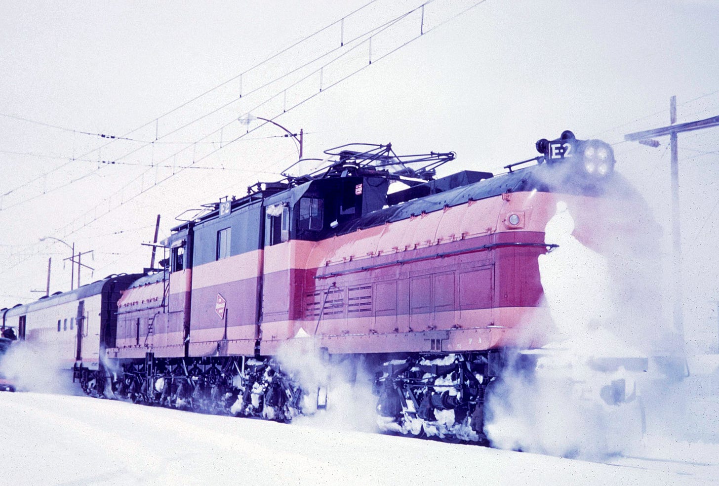 American-Rails.com al Twitter: "Milwaukee Road "E-2" (Class EP-2) is  stopped at Butte, Montana with train #16, the eastbound "Olympian  Hiawatha," on a winter's morning in 1958. https://t.co/IXeQVJaCst  collection. https://t.co/LyVFQZABGI" / Twitter