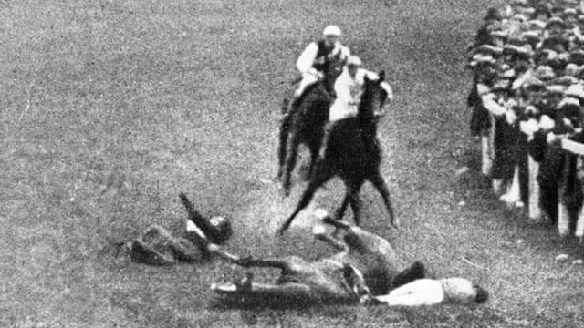 Suffragette Emily Davison knocked down by King's horse at Epsom – video |  World news | The Guardian