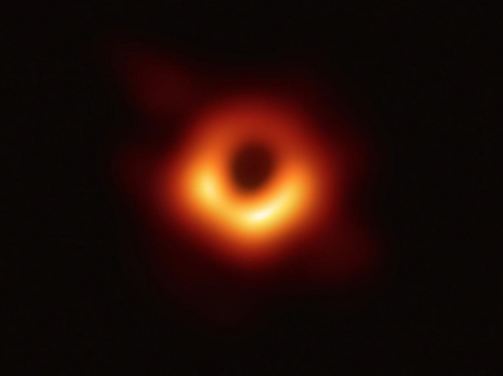 Première véritable image d'un trou noir supermassif