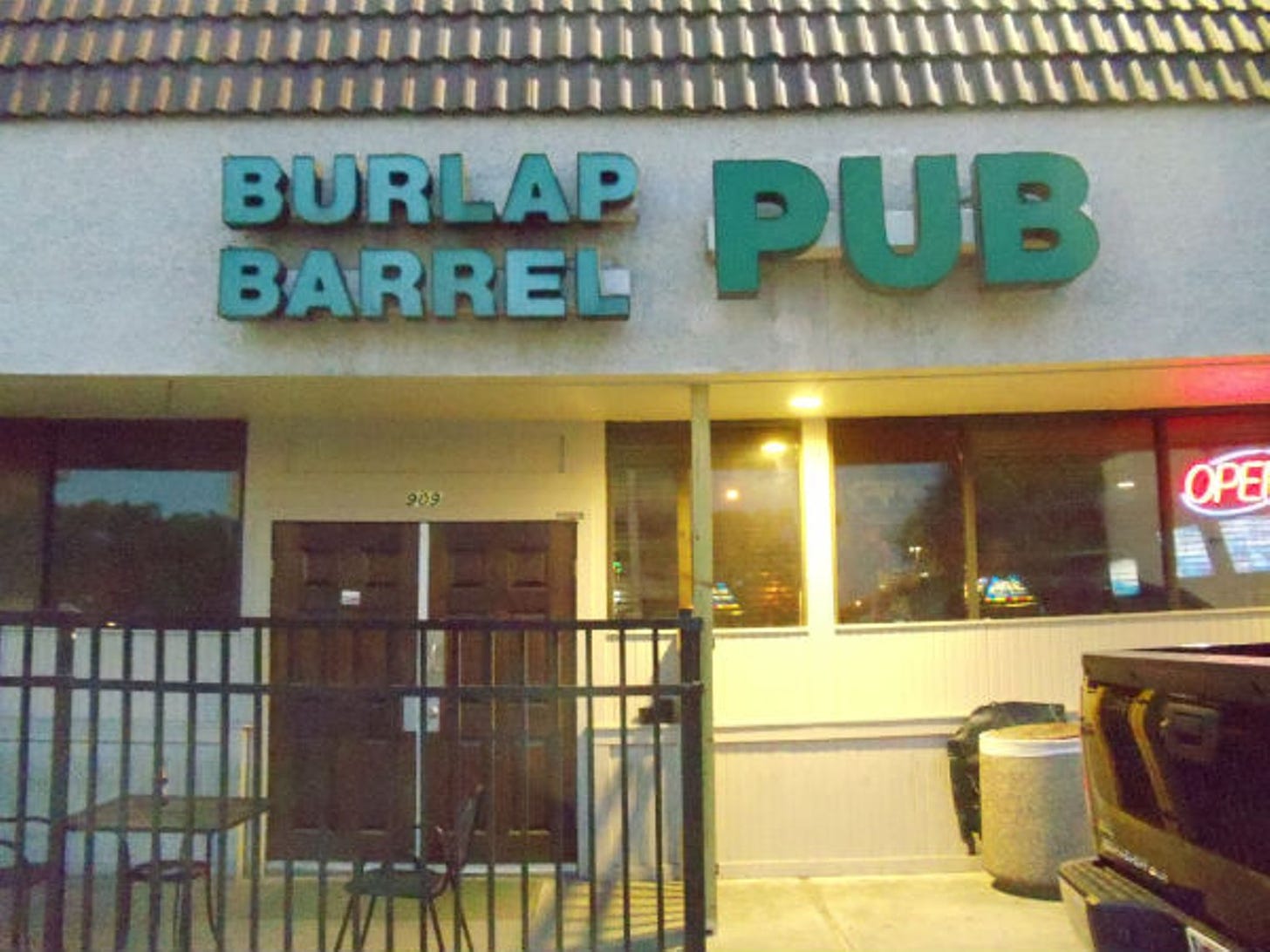 Burlap Barrel Pub | Outer Loop - NW | Bars and Clubs | Music