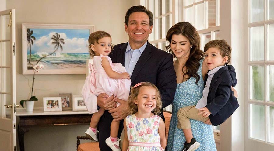 Gubernur Florida Ron DeSantis dan keluarganya.