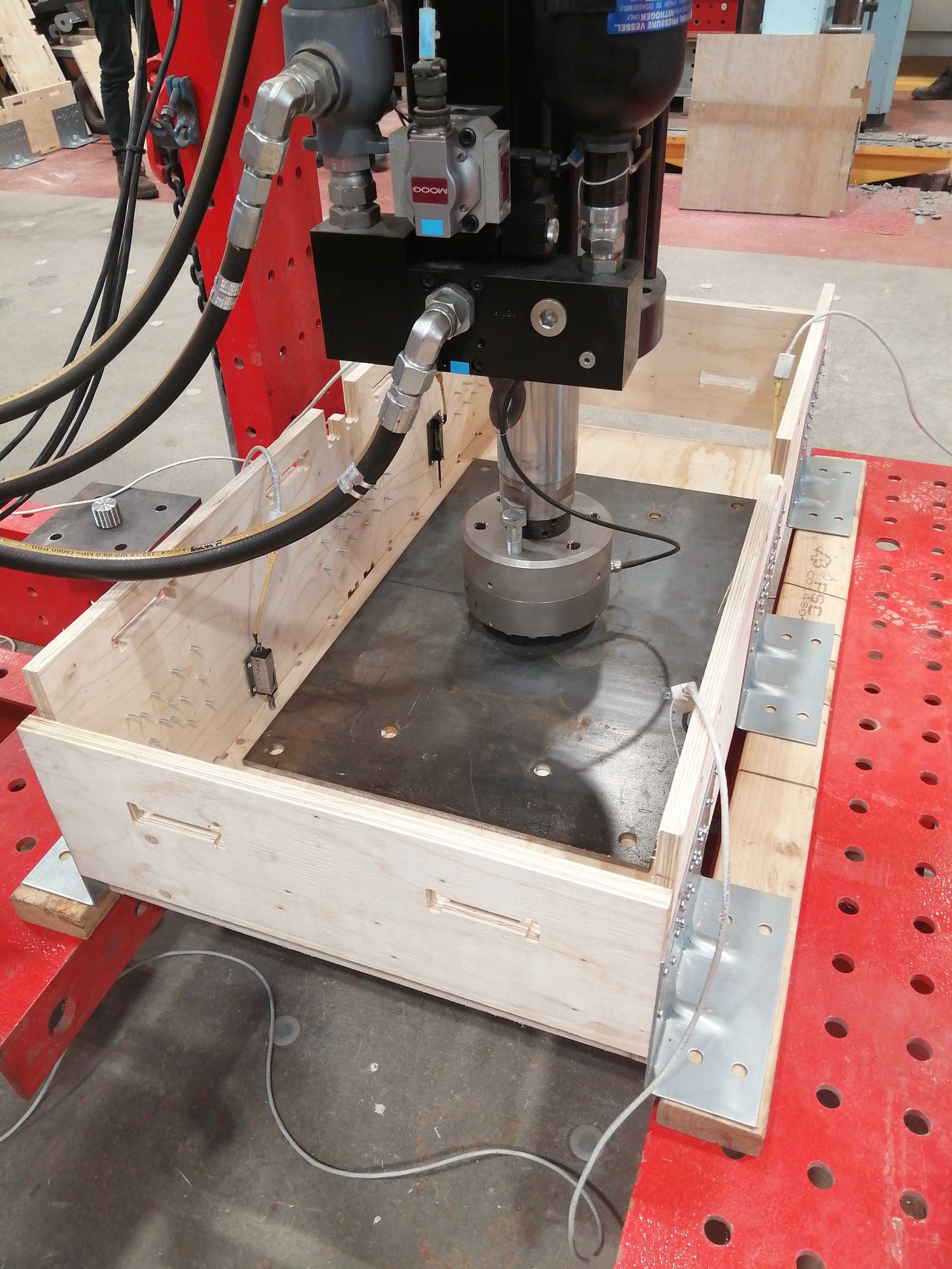 Image of machine testing the capacity of Skylark facade panels. The machine is applying force onto the side of a Skylark block.