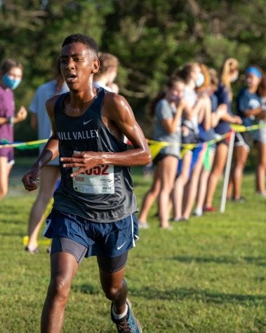 Freshman AJ Vega breaks freshman boys cross country record – Mill Valley  News