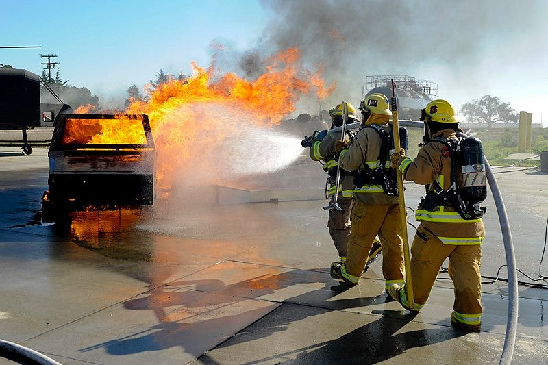 File:Student fire fighter extinquishing dumpster fire.jpg