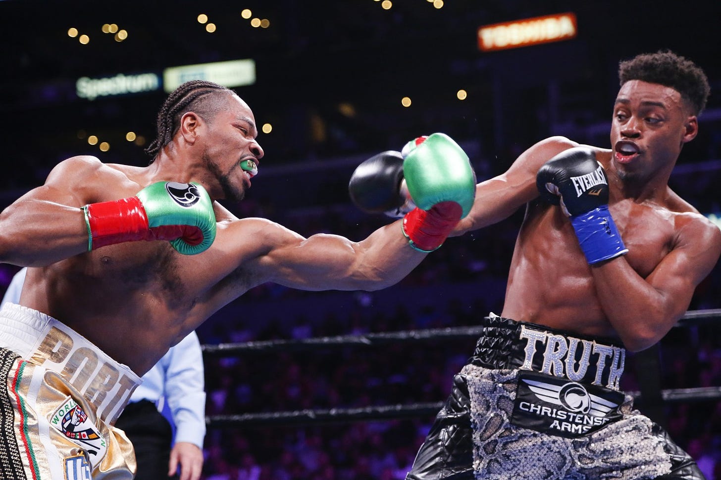 Errol Spence Jr. survives Shawn Porter&#39;s pounding to win welterweight  titles - Los Angeles Times