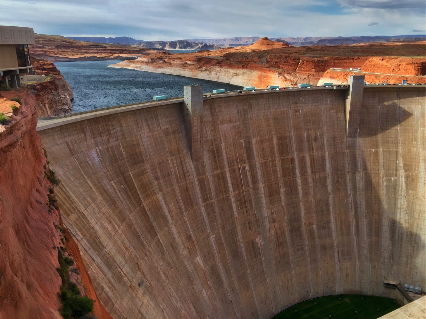 Glen Canyon Dam in 2018, photo by Alexander Verbeek for the planet.substack.com