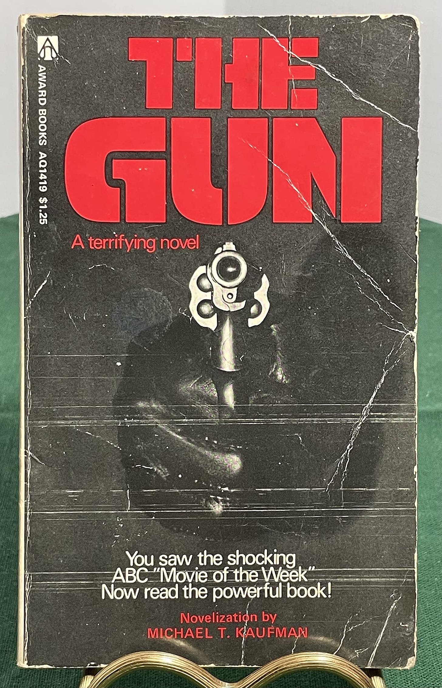 The Gun: Kaufman, Michael T.: Amazon.com: Books