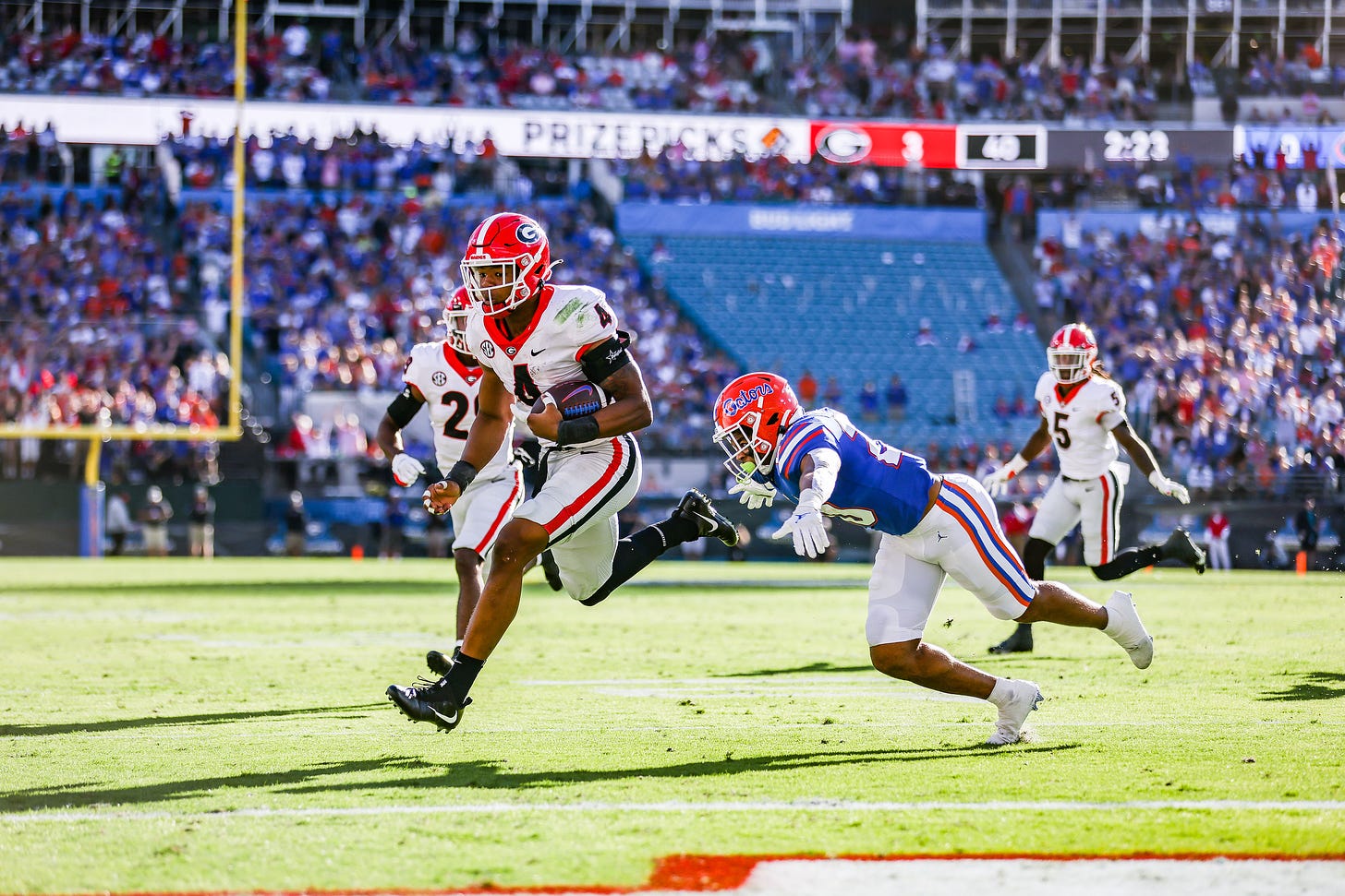 Georgia outside linebacker Nolan Smith (4) during a game against Florida at TIAA Bank Field in Jacksonville, Fl., on Saturday, Oct. 30, 2021. (Photo by Mackenzie Miles)