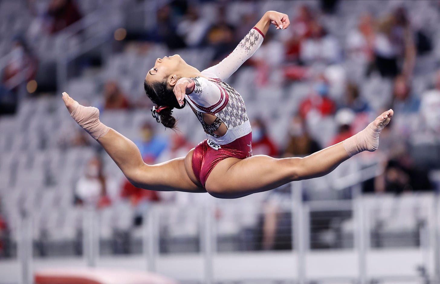 Alabama gymnastics wins 2 national titles, but not coveted team trophy