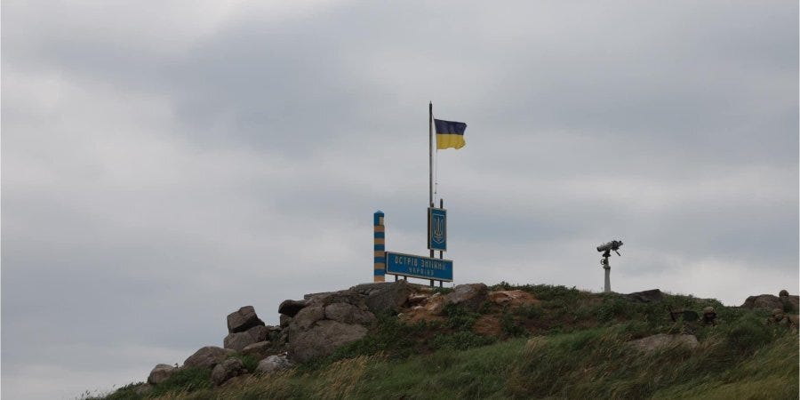 Ukrainian flag raised over Zmiinyi Island (Photo:dpsu.gov.ua)