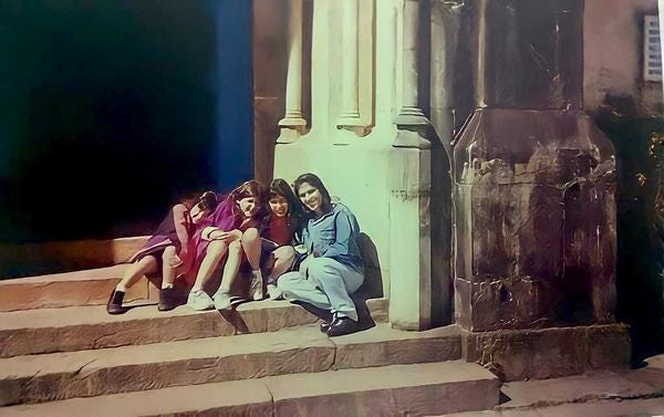 Eu, minha mãe e minhas irmãs na Serra da Canastra (MG), em 1997 