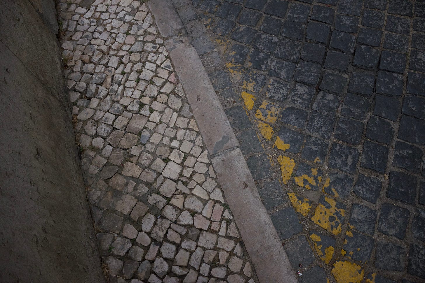 cobblestone road lines at an angle.