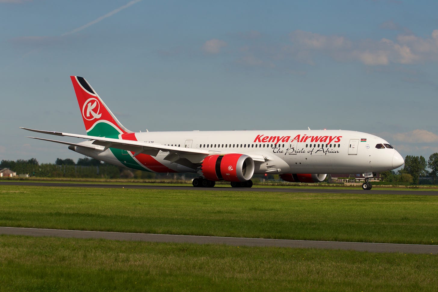 File:Kenya Airways Boeing 787-8 5Y-KZF (23621400162).jpg - Wikimedia Commons