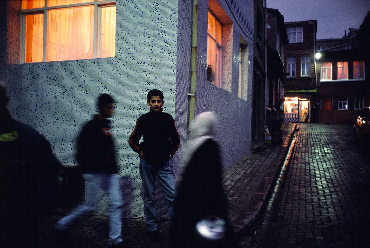 Alex Webb Street scene in Ayvansaray. Istanbul, Turkey. 2001. © Alex Webb | Magnum Photos