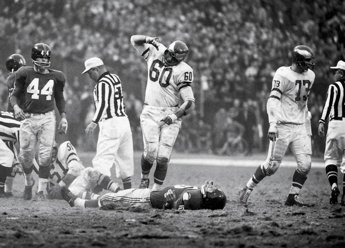 Futebol americano em 20 de novembro de 1960, num jogo entre Giants e Eagles