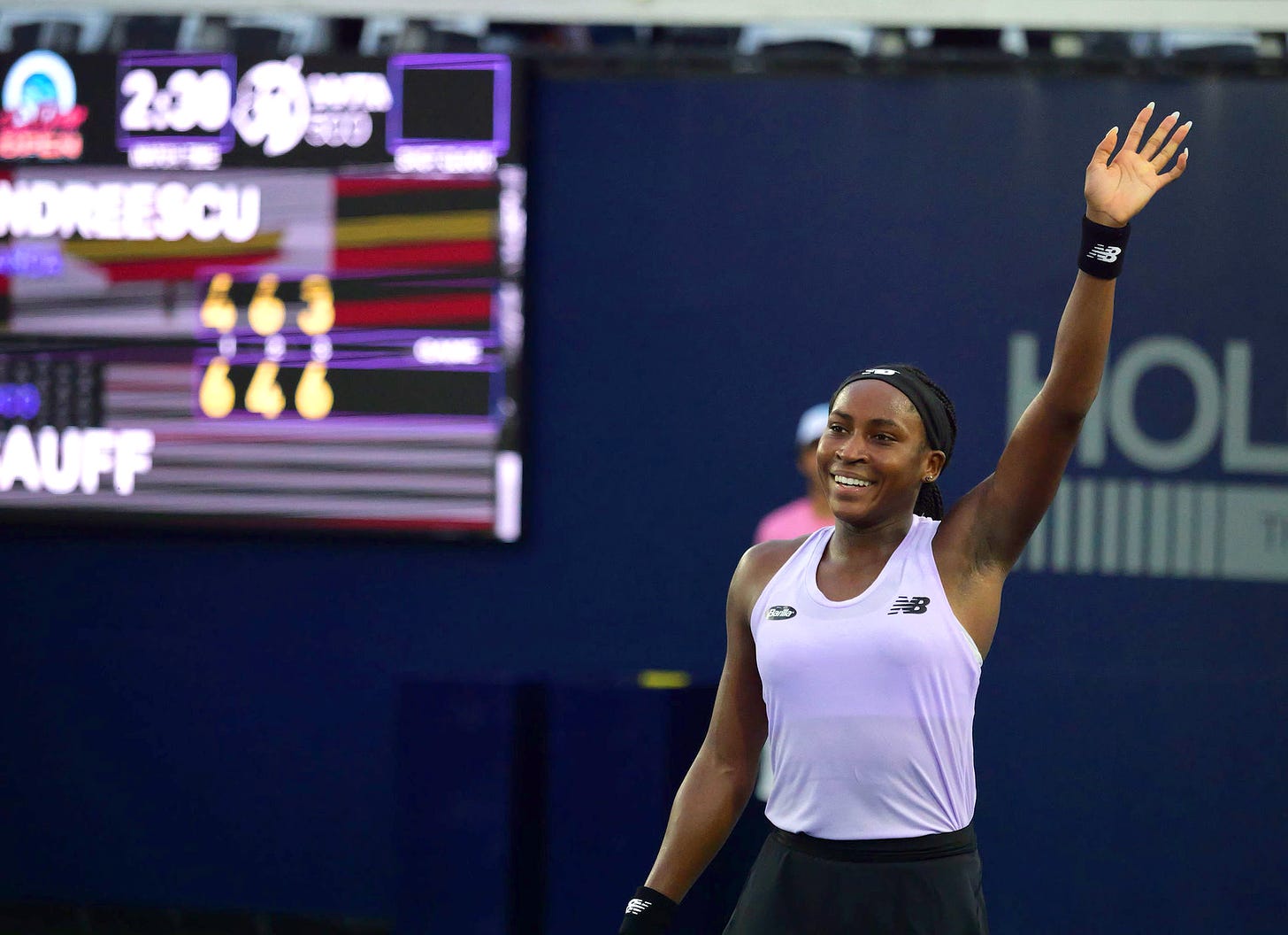 Coco Gauff salutes the crowd at the San Diego Open WTA500. Photo: Couples Doubles.
