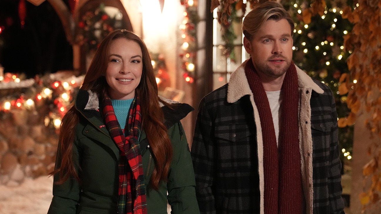 Falling for Christmas' Review: Lindsay Lohan Comeback Netflix – The  Hollywood Reporter