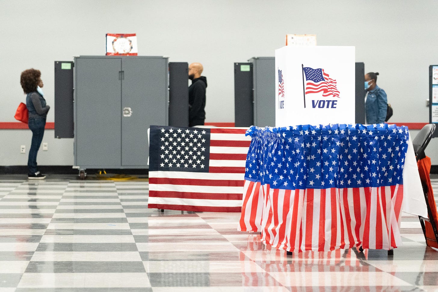 Early voting ramps up as almost 7.3 million early and absentee ballots cast  in 2022 midterms | CNN Politics