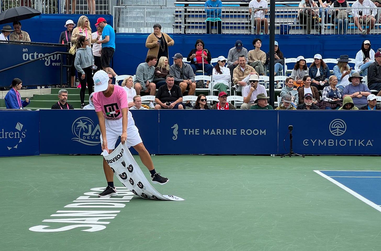 Wiping the lines at the San Diego Open WTA500. Photo: Couples Doubles.