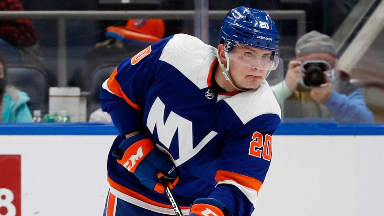Islanders&#39; Kieffer Bellows goes from first line to scratch vs. Coyotes |  Newsday
