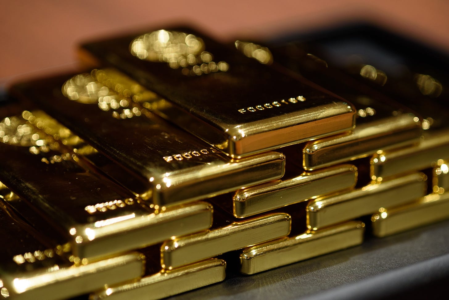 When a Hot Gold Trade Blew Up, the Rush for 100-Ounce Bars Began - Bloomberg