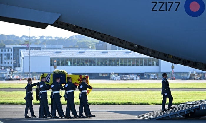 Pallbearers from the Queen's Colour Squadron of the Royal Air Force (RAF) carry the coffin of Queen Elizabeth II, draped in the Royal Standard of Scotland, into a RAF C17 aircraft at Edinburgh airport. (Photo by Paul ELLIS / POOL / AFP) (Photo by PAUL ELLIS/POOL/AFP via Getty Images)