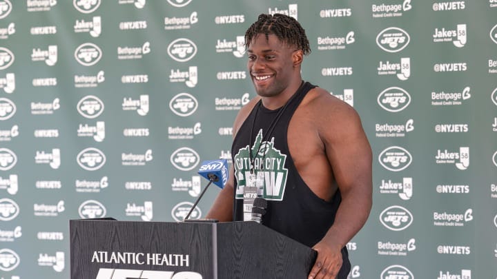 NY Jets news: Carl Lawson says he 'loves being a Jet'