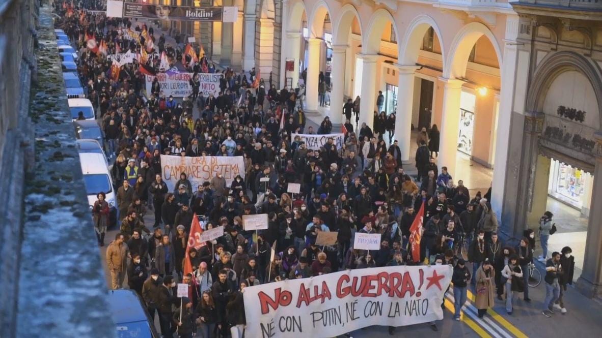 Italy: Thousands join Bologna protest against Russian incursion in Ukraine  | Video Ruptly