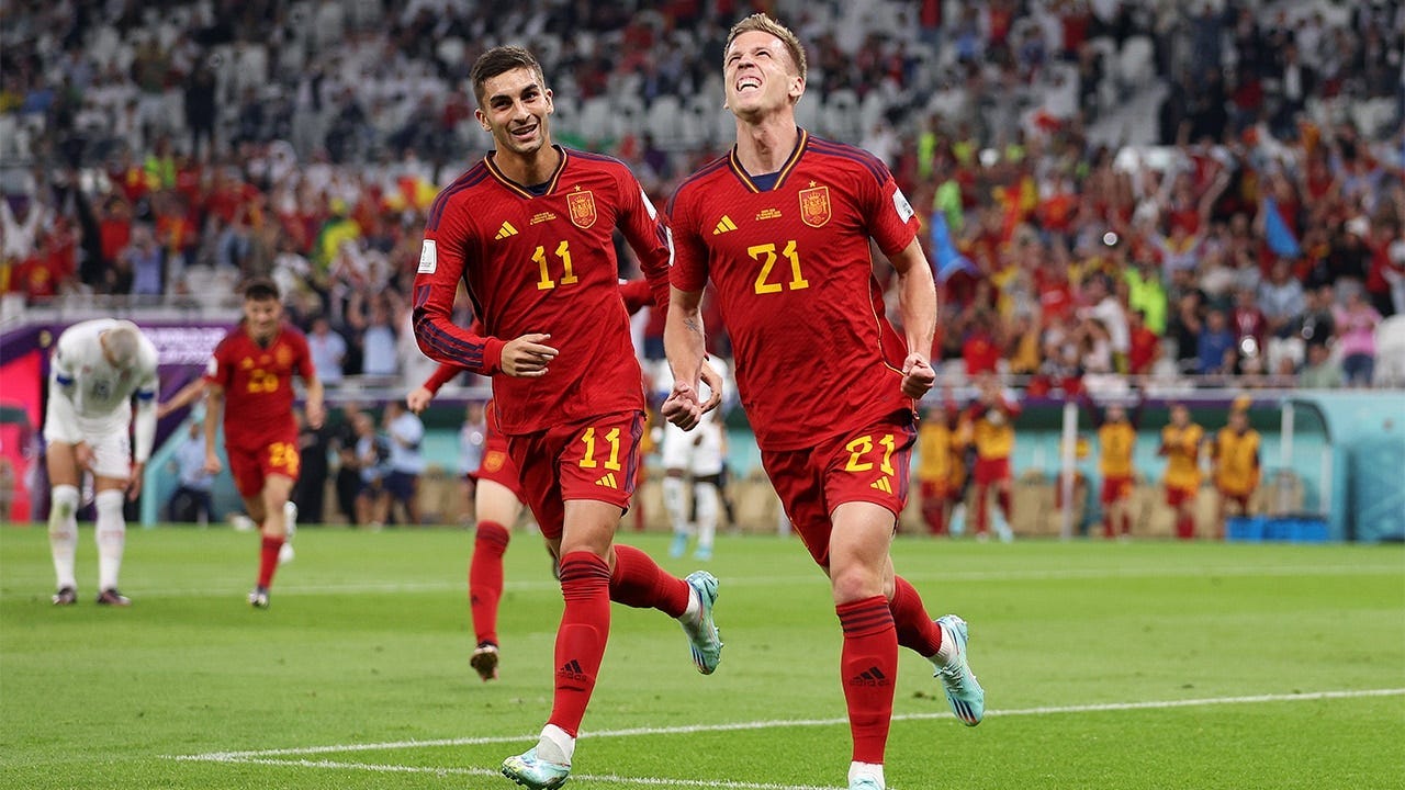 Spain's Dani Olmo scores goal vs. Costa Rica in 11' | 2022 FIFA World Cup |  FOX Sports
