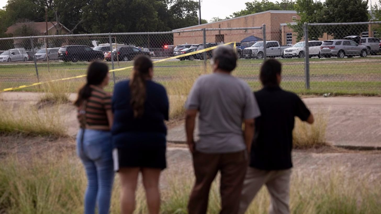 19 children, 2 adults killed in Uvalde school shooting; suspect dead