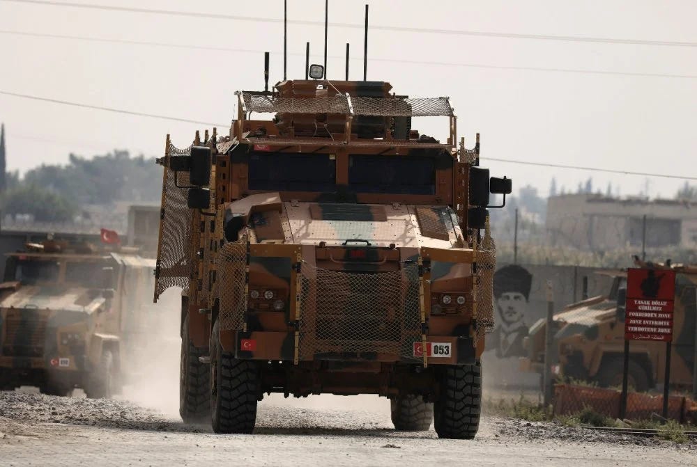 Turkkilainen panssaroitu ajoneuvo valmistautuu valloitukseen.