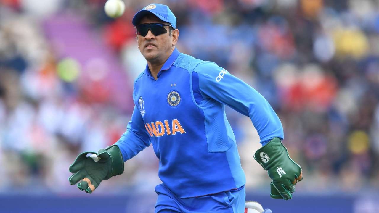 Dhoni Keep The Glove: Fans request MSD to keep sporting Indian Army&#39;s  &#39;Balidaan&#39; insignia after ICC asks to remove it