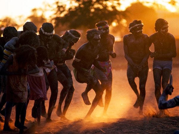 aboriginal-dancers-sunset_6618_600x450