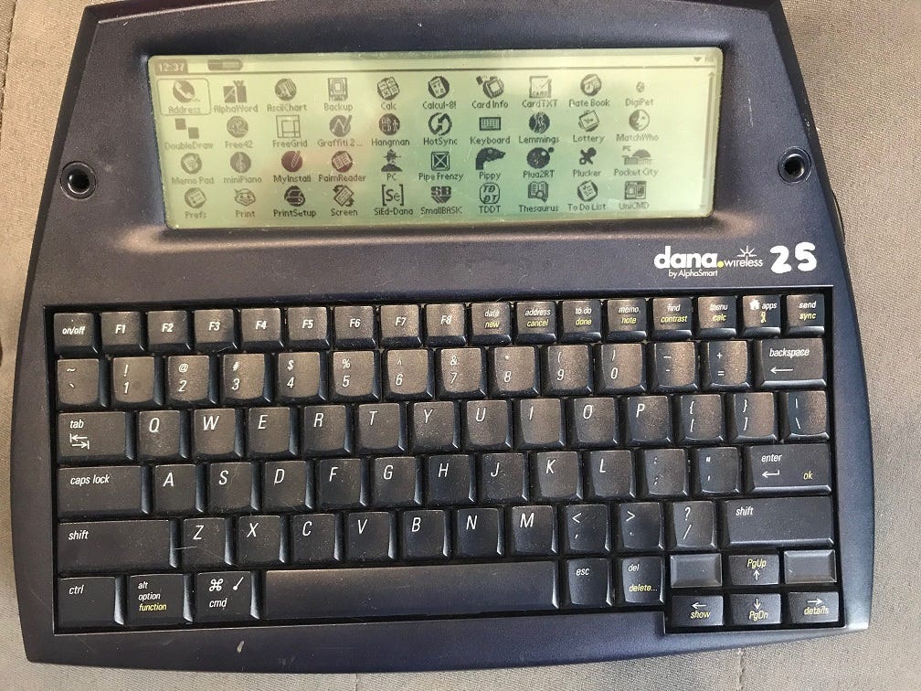 AlphaSmart Dana, an almost perfect typewriter running Palm OS 4.1 | ToughDev