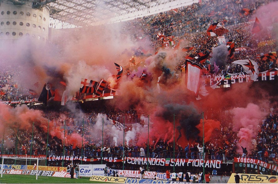 Curva Sud, AC Milan fans