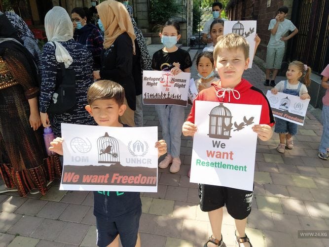 A group of children holding signs

Description automatically generated with medium confidence