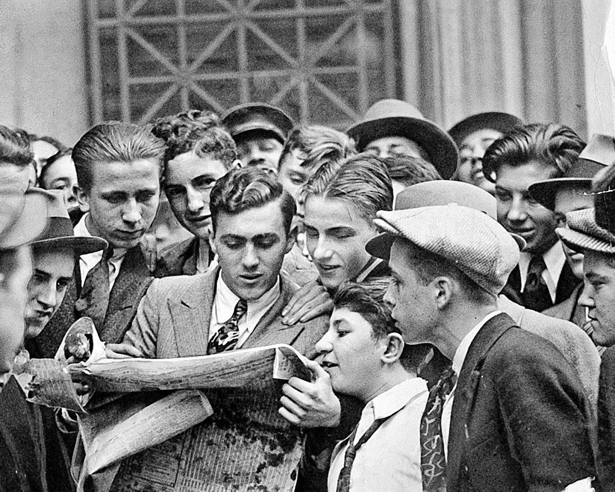 People gather around a stock broker to read newspapers after the Wall  Street stock market crash on Oct.… | Stock market crash, Wall street stock  market, Wall street