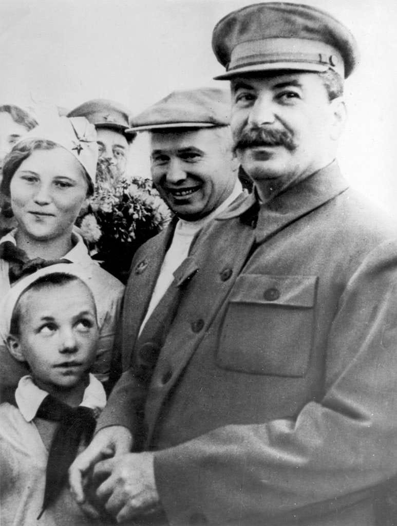 Joseph Stalin e Nikita Khrushchev 1930 - Pesquisa de domínio público PICRYL